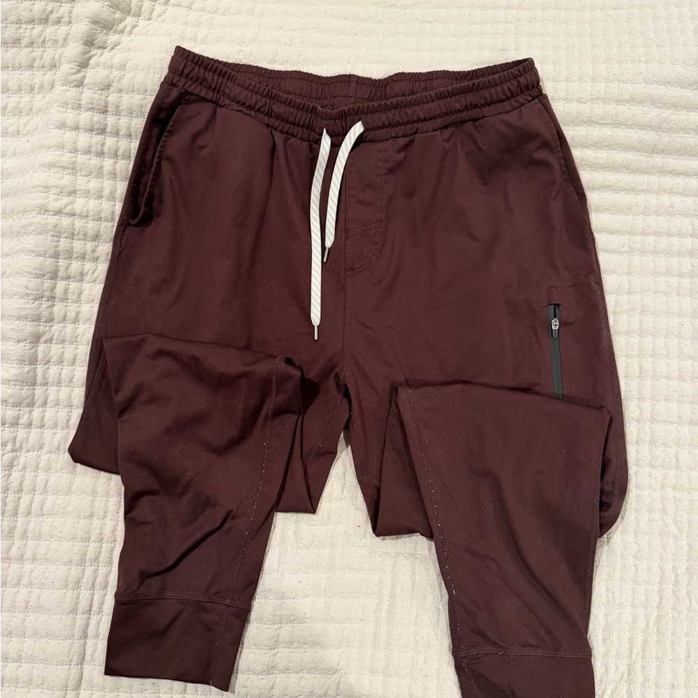 Vuori Men's Burgundy Jogger Pants